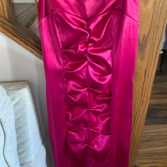 Strapless, Size 3/4 satin dress, dark pink, super adorable &  in great shape! - Picture 3 of 10